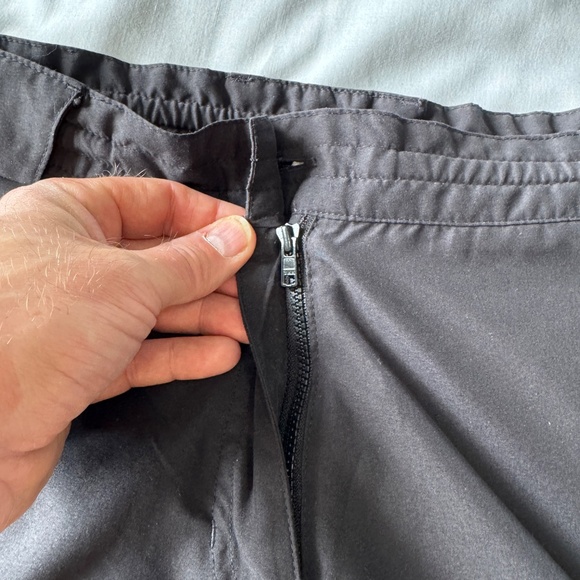 Reebok Men's Performance‎ Track Style Capri Pants Black Small Athleisure Hiking - Picture 5 of 16